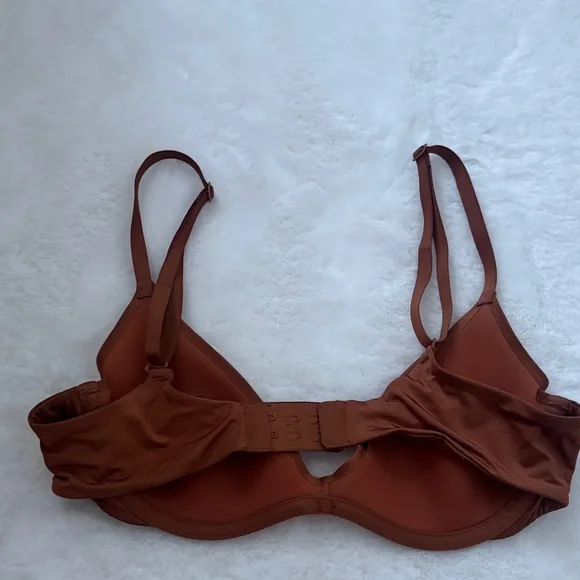 SKIMS weightless scoop Bra - Picture 4 of 5
